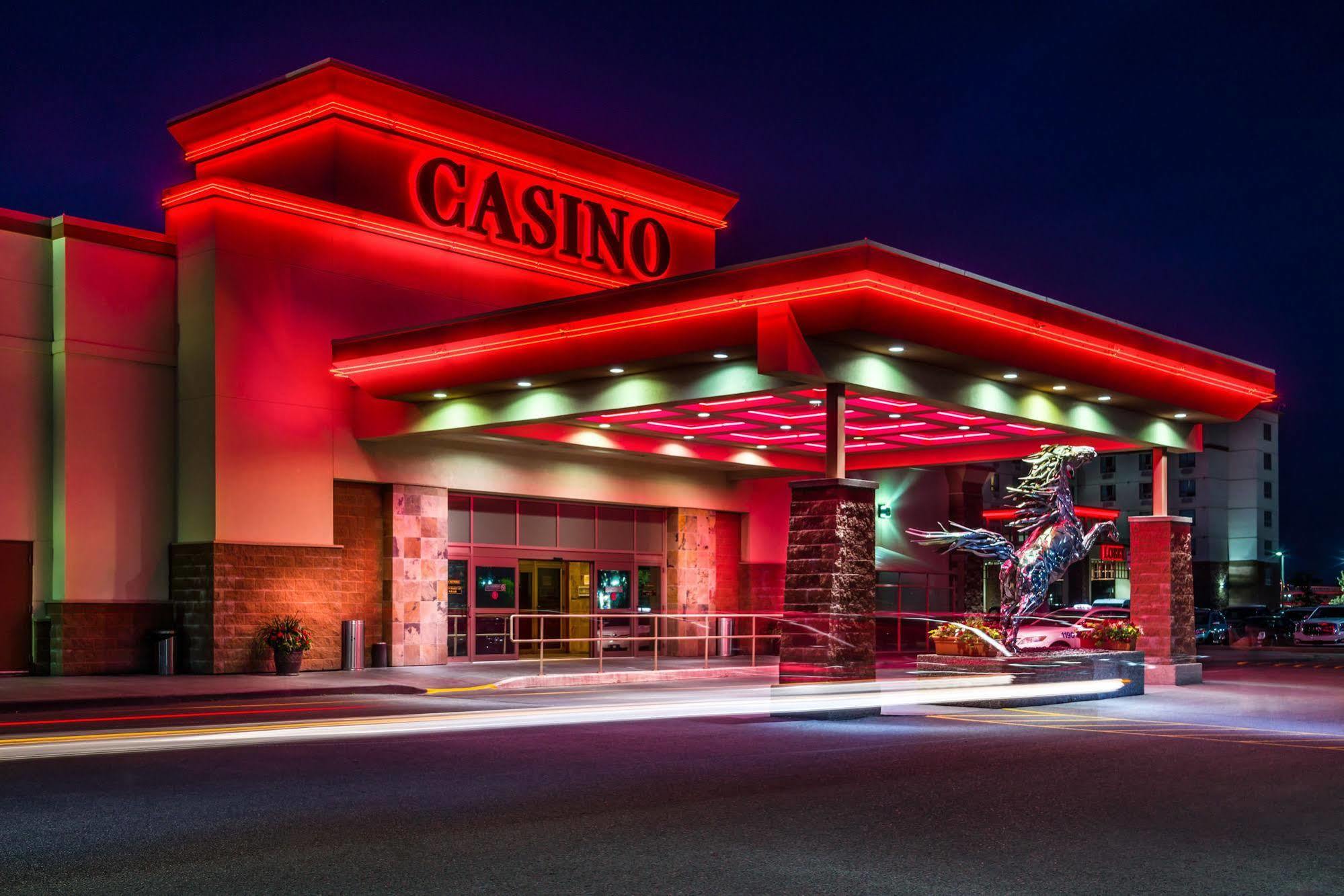 Deerfoot Inn And Casino Calgary Bagian luar foto